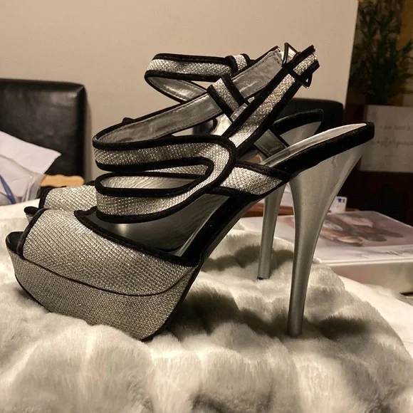 Quipid Shoes -Size10 - Picture 2 of 8